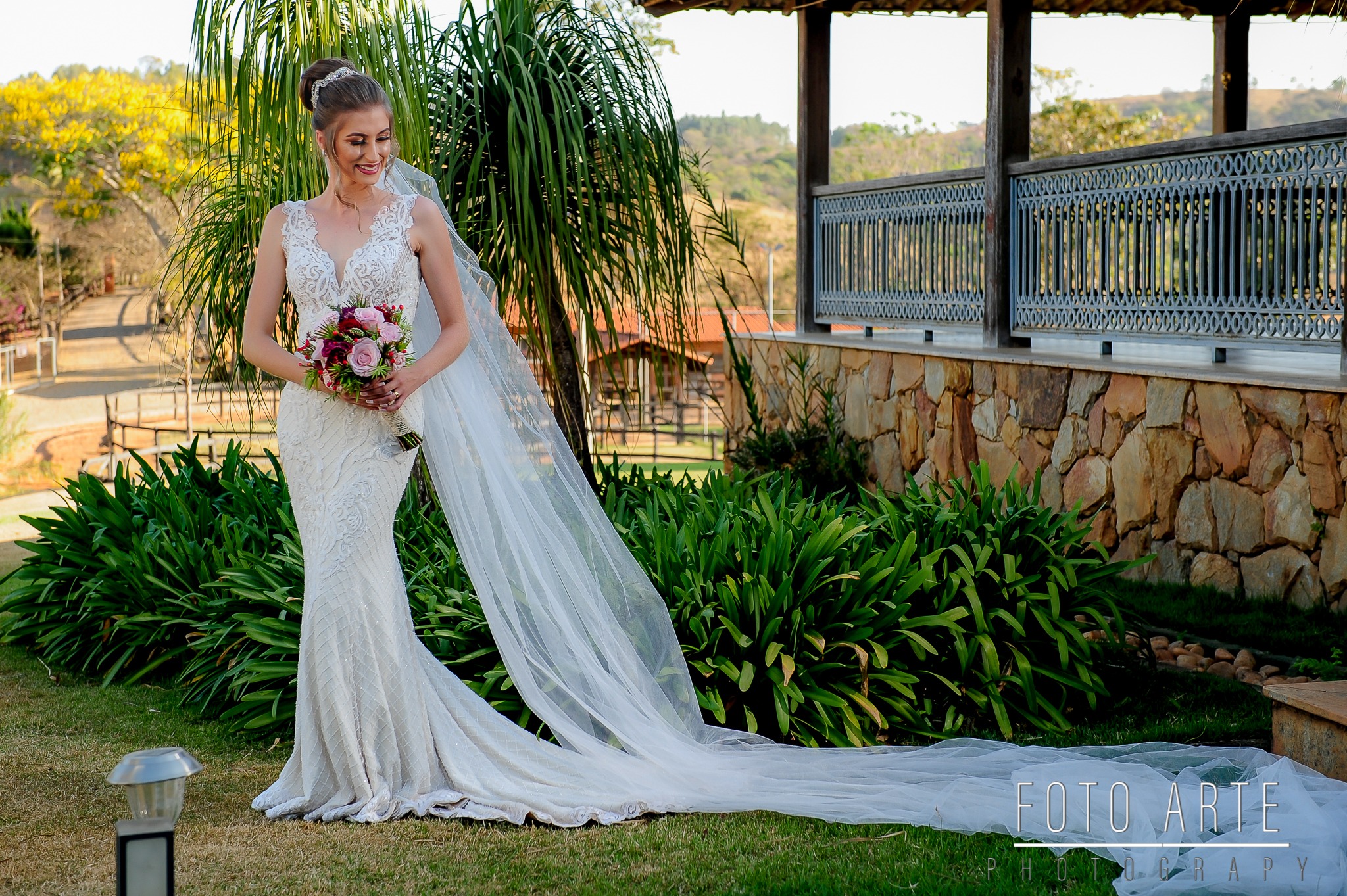 Casamento em Carmópolis de Júlia e Wesley - Vestido Zephora Linha Premium - Foto Arte