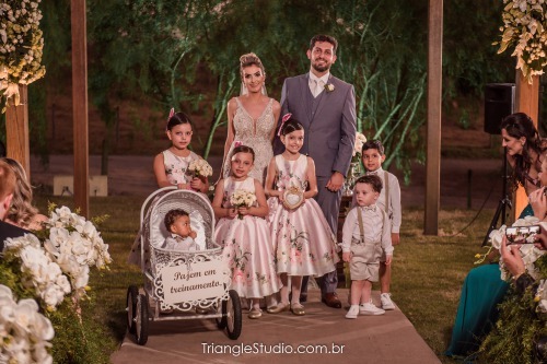 Casamento em Divinópolis de Júlia e Thales - Vestido Zephora Alta Costura - Foto Triangle Studio