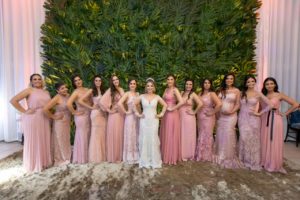 candy colors para madrinhas - tons de rosa - Casamento em Divinópolis Santuário Santo Antônio - Leticia e Tiago - Vestido Zephora Linha Premium - Foto Pedro Bargas