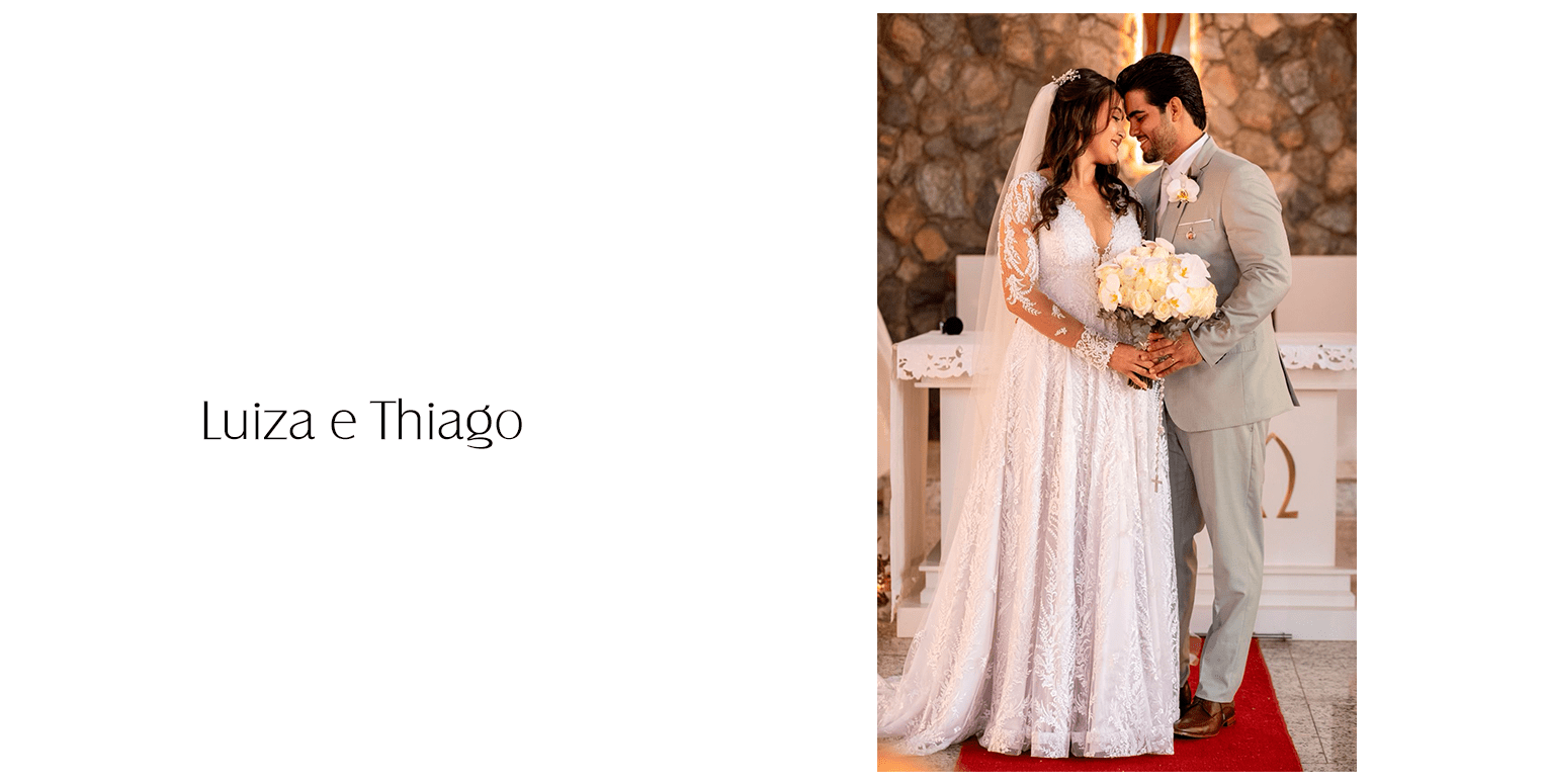 O vestido de noiva, em mangas longas, com decote V profundo, modelagem evasê e inteiramente bordado com aplicações de flores e arabescos, encantava em cada detalhe. O toque final ficou por conta das costas, com fechamento em delicados botões de pérola.